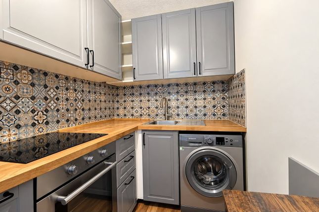 Deans Gate Close, London photo 3