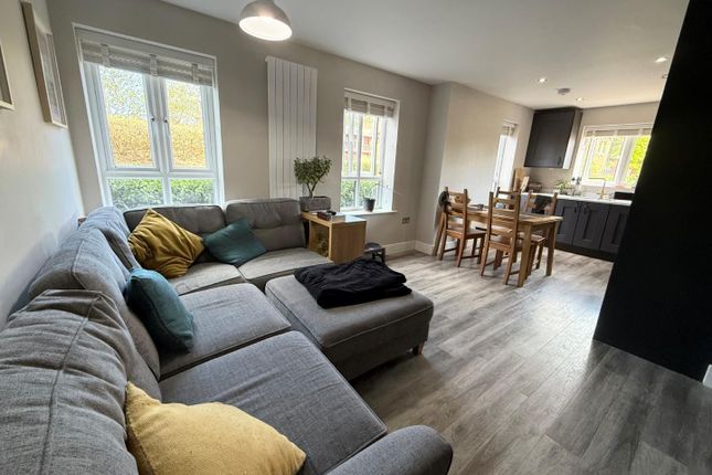 Flat 3, 17, Conquerors Way, Northampton photo 2
