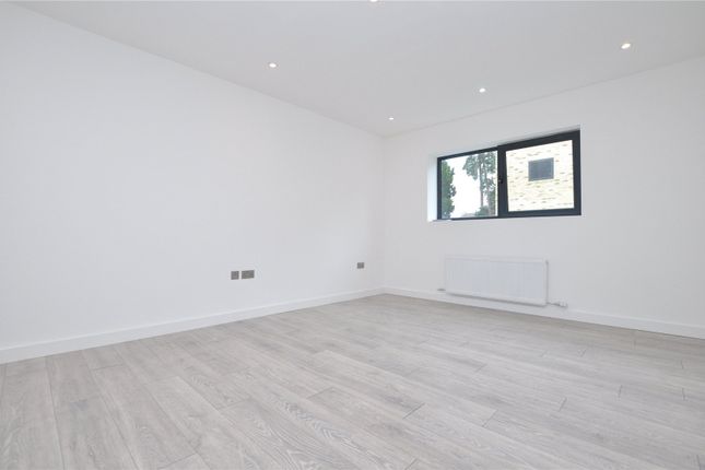 9, Sorrel Close, Farnborough photo 3