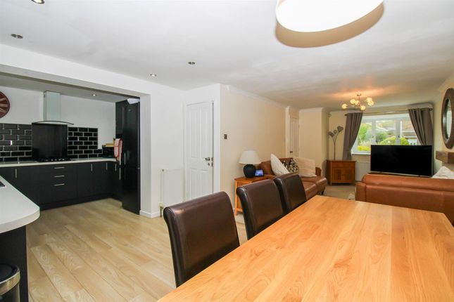 17, Agincourt Drive, Altofts photo 3