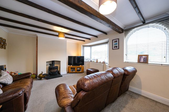 2 Dervale Villas, High Peak Junction, Matlock photo 2