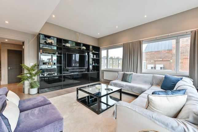 Flat for sale in Fulham Road, Fulham Broadway, London