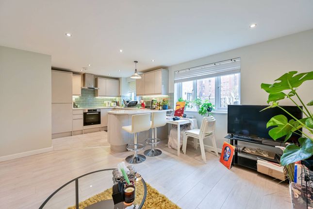 Thumbnail Flat for sale in John Maurice Close, Elephant And Castle, London