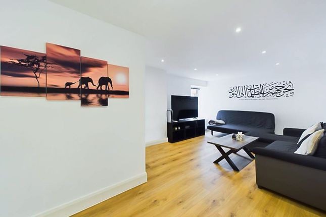 Flat for sale in Buckingham Parade, The Broadway, Stanmore