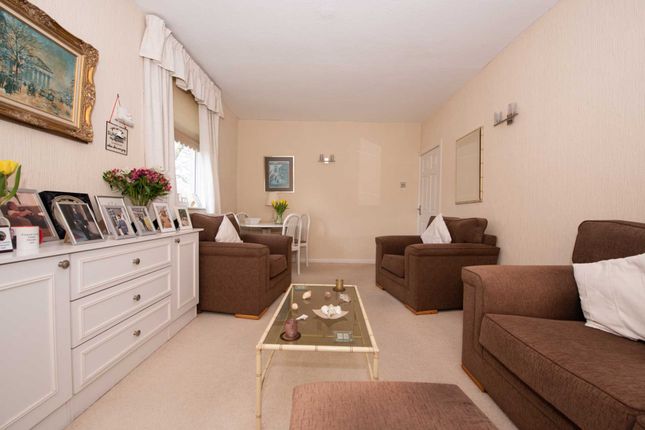 Flat for sale in Berkeley Court, Salford