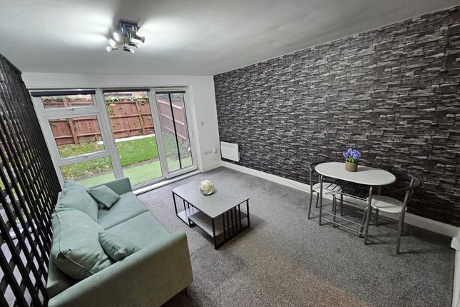 Flat C St Aldates Court St Ives Close, Luton photo 4