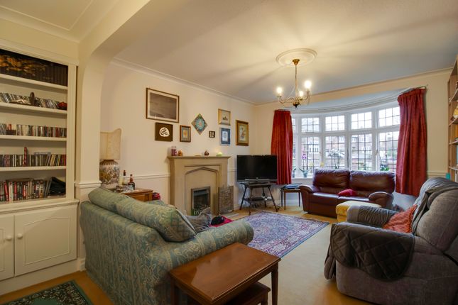 Fourwinds, 2 Broomhall Avenue, Wakefield photo 3
