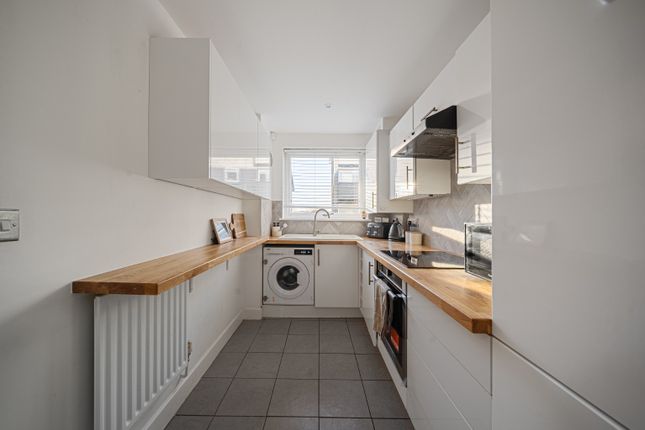 32 Nursery Grove, Gravesend, Kent photo 3
