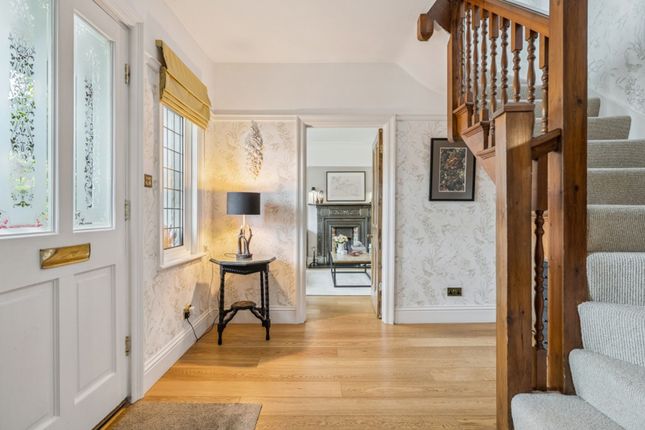 8 Baring Crescent, Beaconsfield photo 2