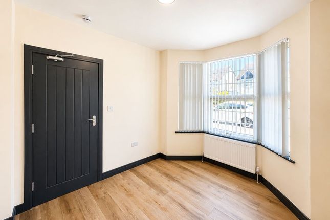 85, Ragstone Road, Slough photo 2