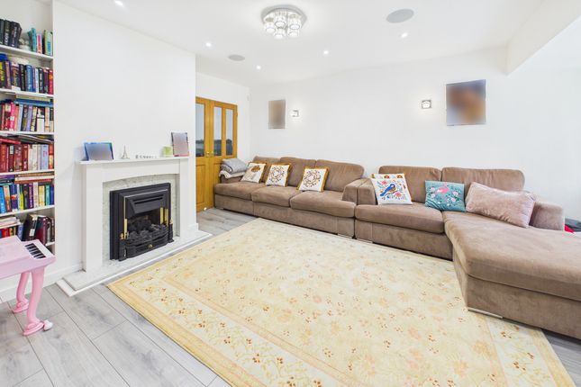 256, Galley Hill, Gadebridge photo 3