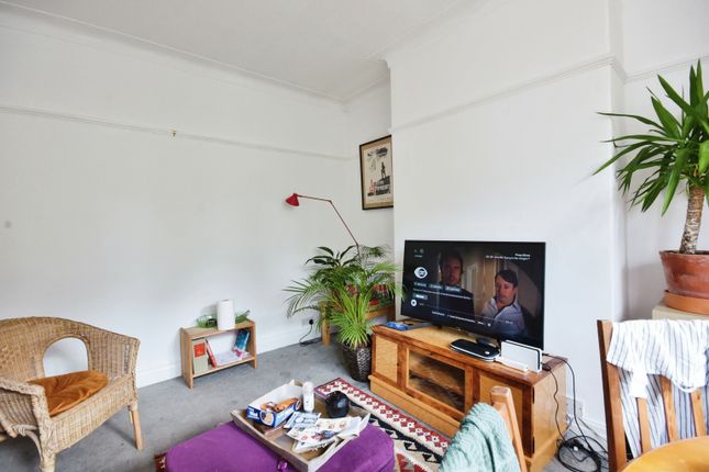 15, Hanover Crescent, Greater Manchester photo 4