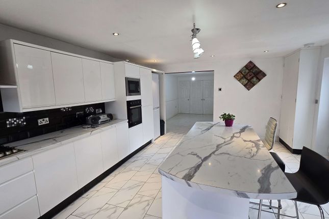 63 Brooklands Close, Luton photo 5