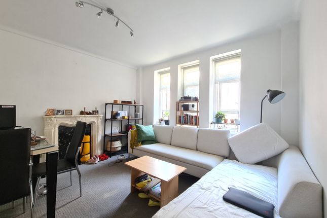 119 Hatherley Court, Hatherley Grove, LONDON photo 3