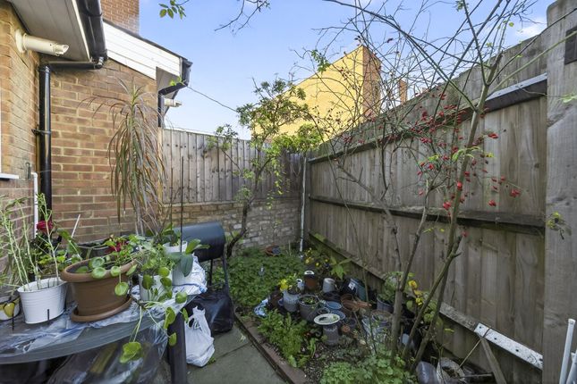 39, Stuart Road, London photo 4