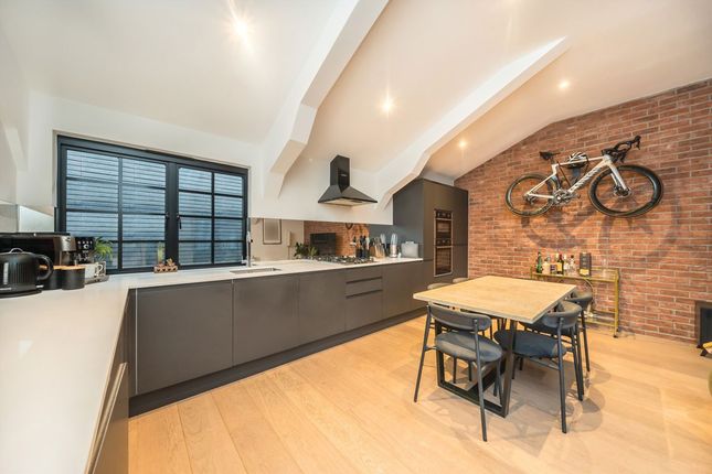 Flat 1, Chaucer House, 22-24, Caxton Road, London photo 2