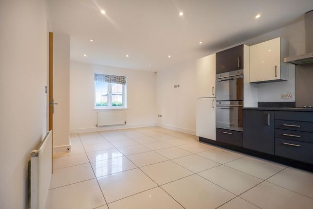 26, Swift Avenue, Warwickshire photo 4