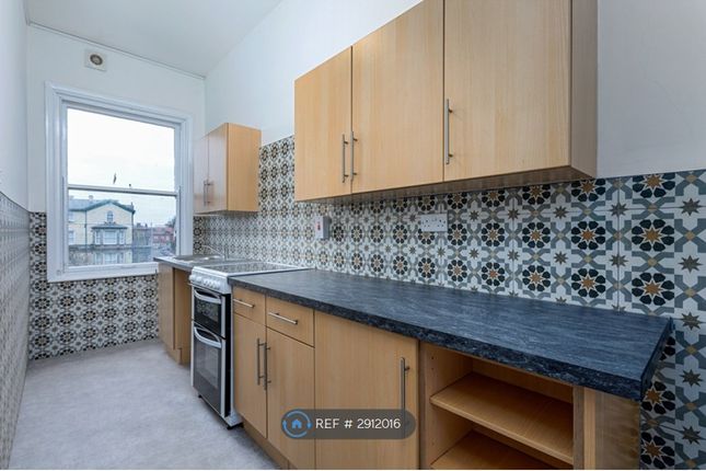 Flat, Westwood, Scarborough photo 2