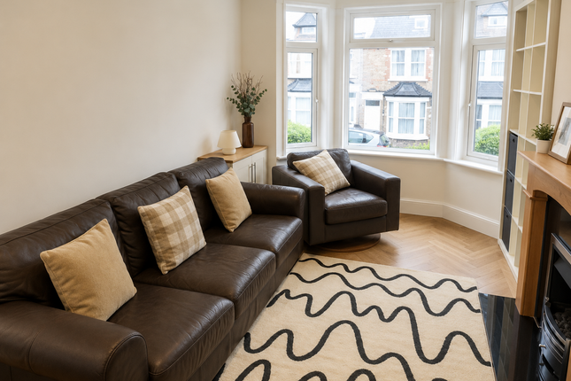 13, Russell Rise, Luton photo 3