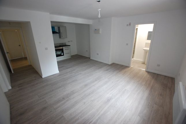 Flat 1, 39D,, Canterbury Street, Greater Manchester photo 2