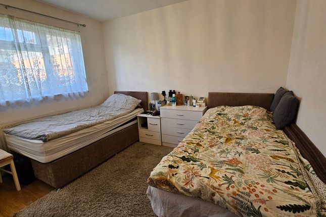 7, Third Avenue, Wembley photo 5