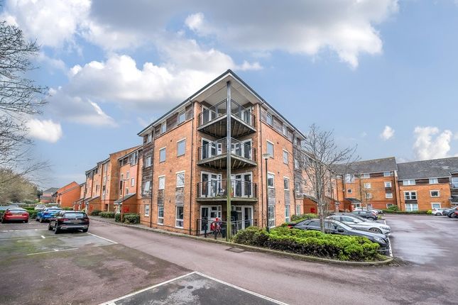 Flat for sale in Chain Court, Swindon, Wiltshire