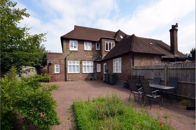Thumbnail Flat for sale in Winchester Road, Four Marks, Alton