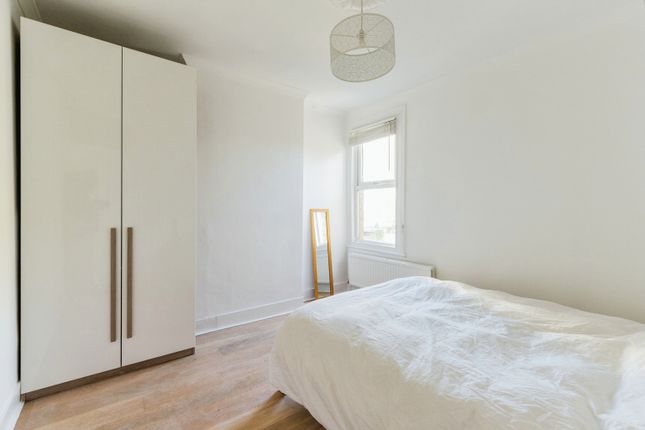 Flat for sale in Martell Road, West Dulwich