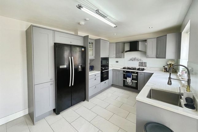 8, Spring Wood Gardens, Bradford photo 2