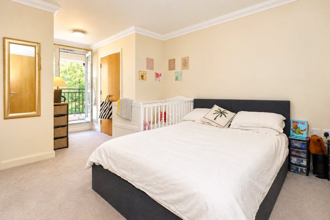 Flat 10, Copper Beech House,, Heathside Crescent, Surrey photo 4