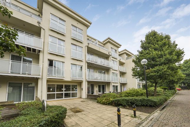 Flat for sale in Woodman Mews, Kew, Richmond