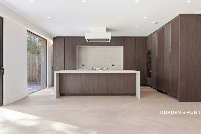 49 Tomswood Road, Chigwell photo 4