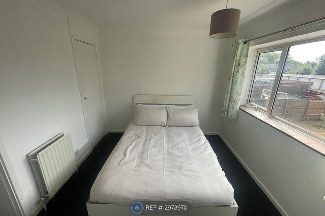 Broadwater Crescent, Stevenage photo 2