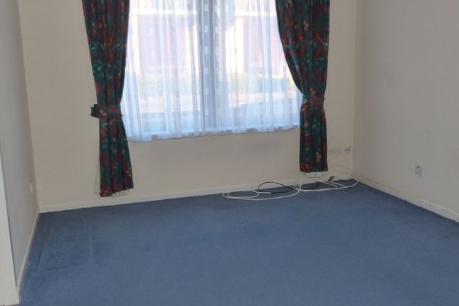 Thumbnail Flat to rent in Florence Place, Perth