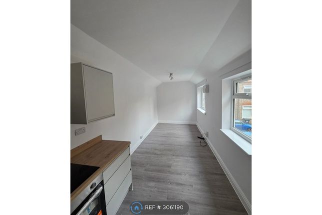 Flat, Wellington St, York photo 2
