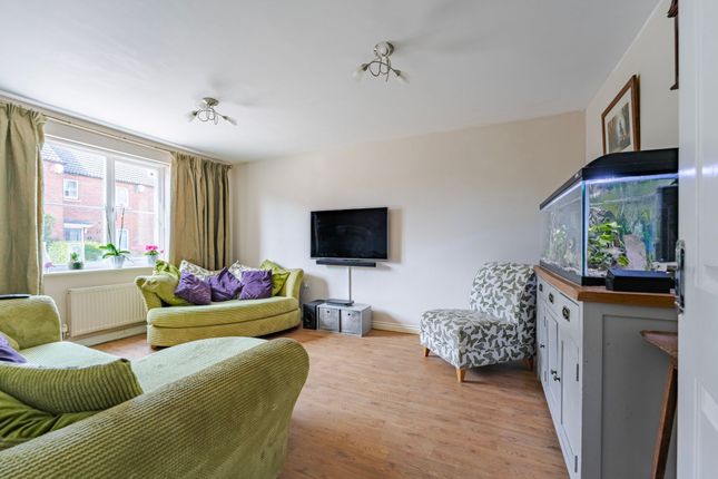 9 Fox Road, Dereham photo 4