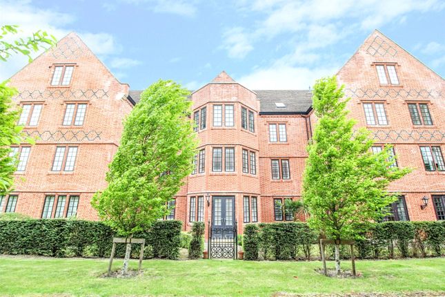 Flat for sale in Rose Court, The Galleries