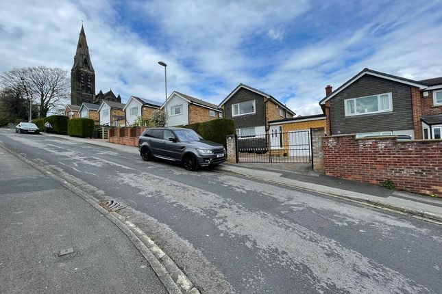 Detached house to rent in Church Crescent, Leeds