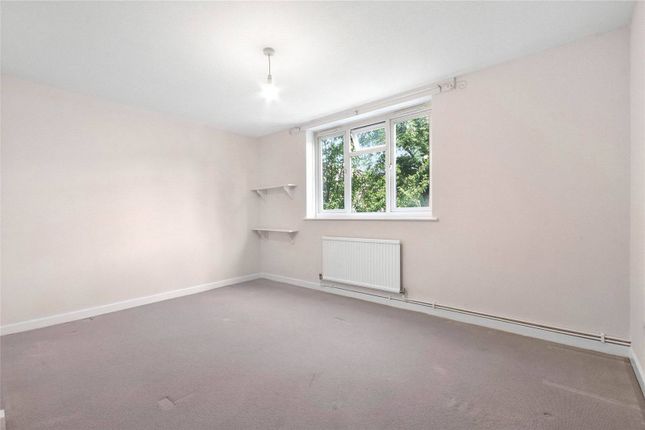 Thumbnail Flat to rent in Fawcett Close, Clapham Junction, London