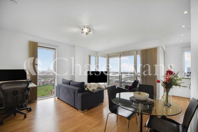 Flat for sale in Panoramic Tower, Poplar, London