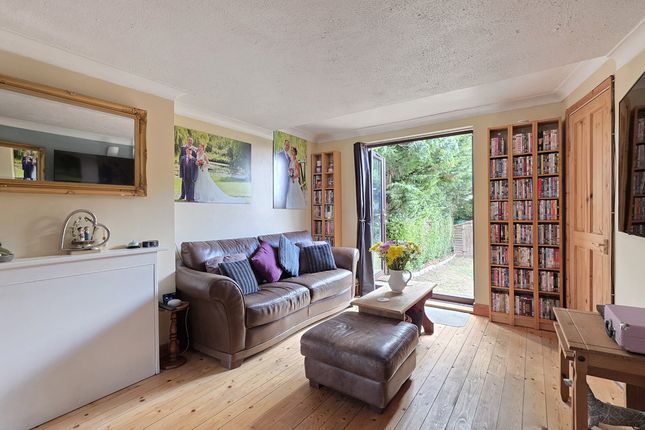 19, Tomwell Close, Southam photo 2