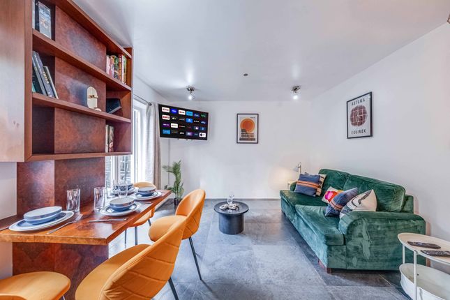 Bright And Contemporary Living Room Featuring A Co...