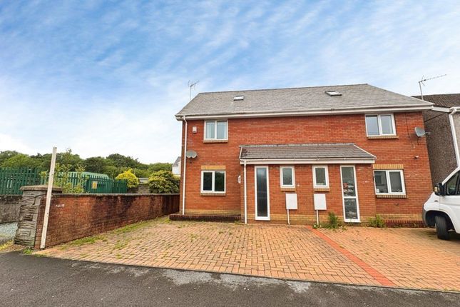 3-bed house on 33, West Street, Aberkenfig Bridgend, £1,050/mo