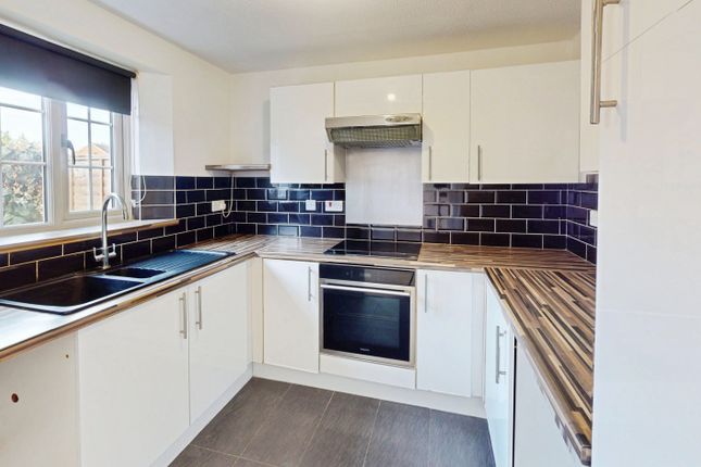 24, Coppice Gate, Cheltenham photo 3