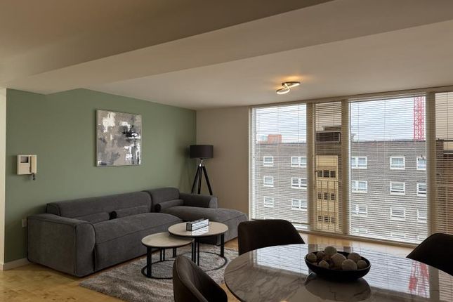 G14 Saxton, The Avenue, Leeds photo 3