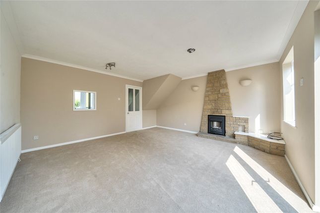8, Fullwood Drive, Huddersfield photo 4