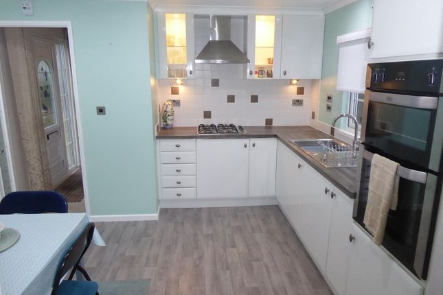 88A, Halcyon Park, Pooles Lane, Hullbridge, Hockley photo 2