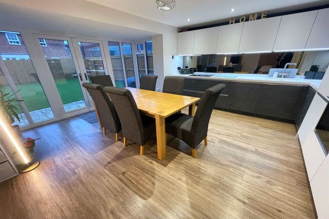 26 Dixon Drive, Macclesfield photo 2