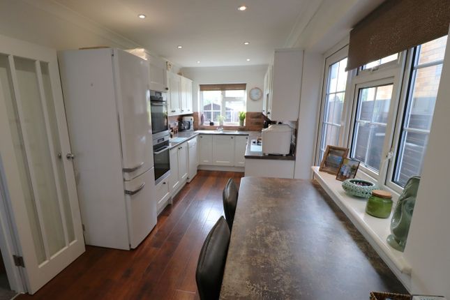 77, Hill Avenue, Wickford photo 3
