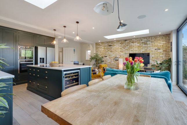10 Loseberry Road, Esher photo 4